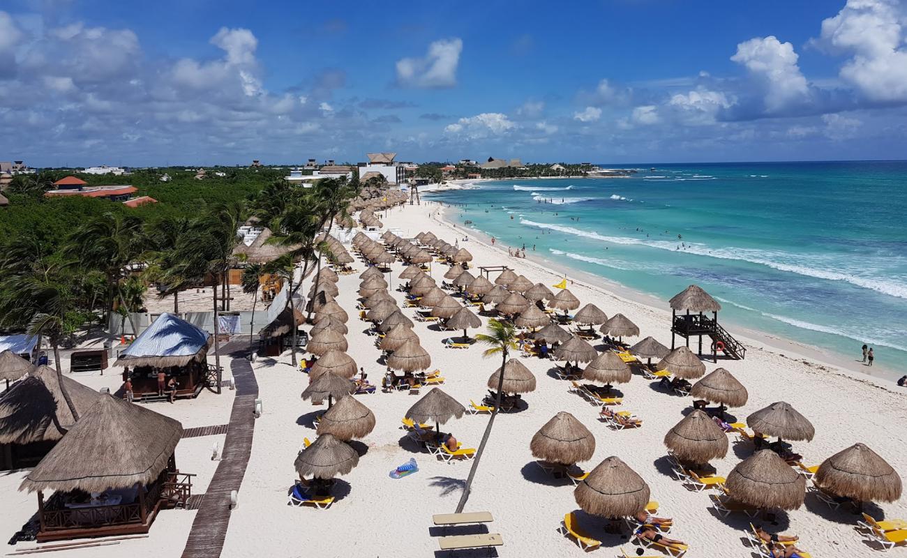 Foto af Paraiso Strand med lys fint sand overflade