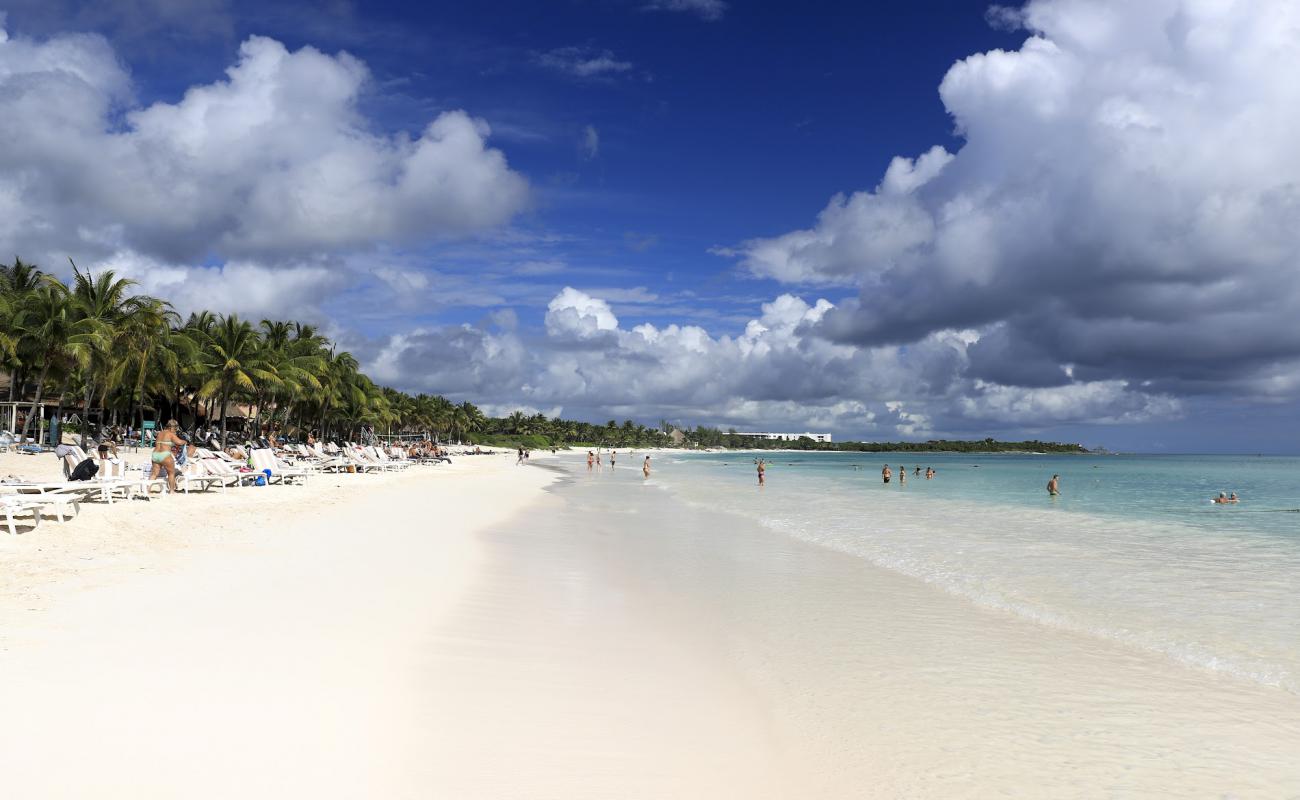 Foto af Xpu-Ha Strand med hvidt fint sand overflade