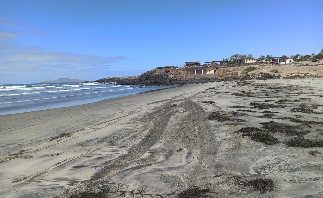 Foto af Playa La Chorera med brunt sand overflade