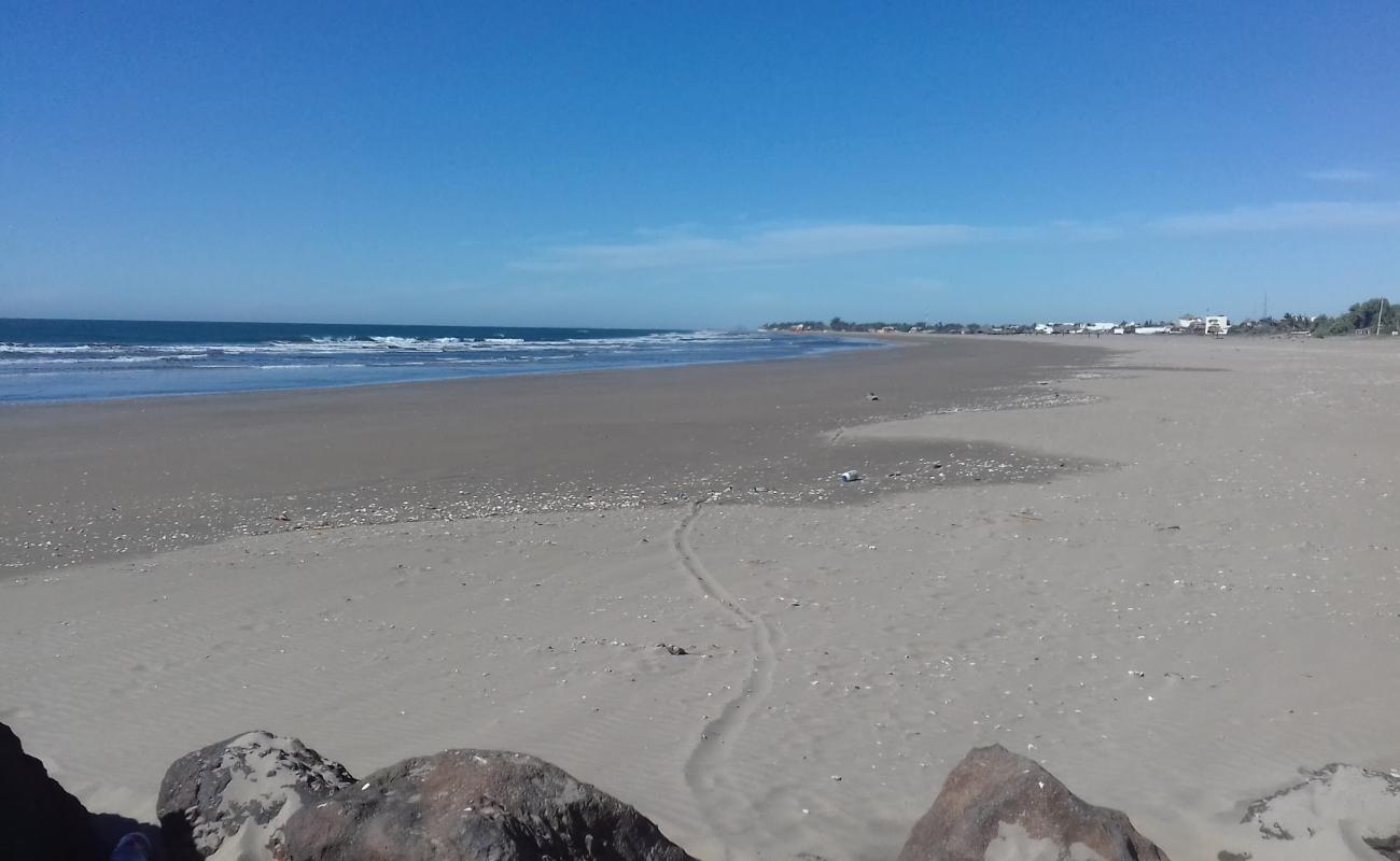 Foto af Las Glorias beach med lys sand overflade