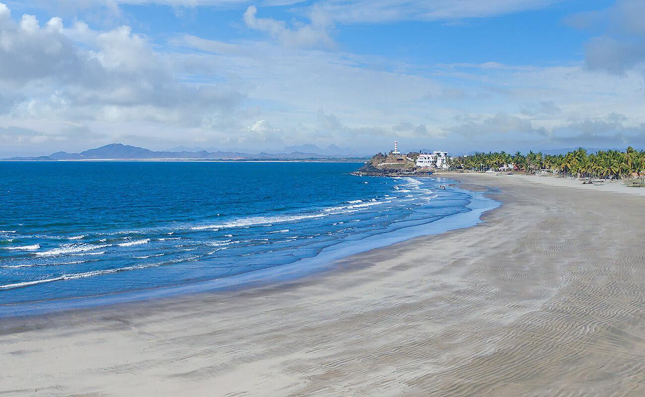 Foto af Bars of Piaxtla beach med lys sand overflade