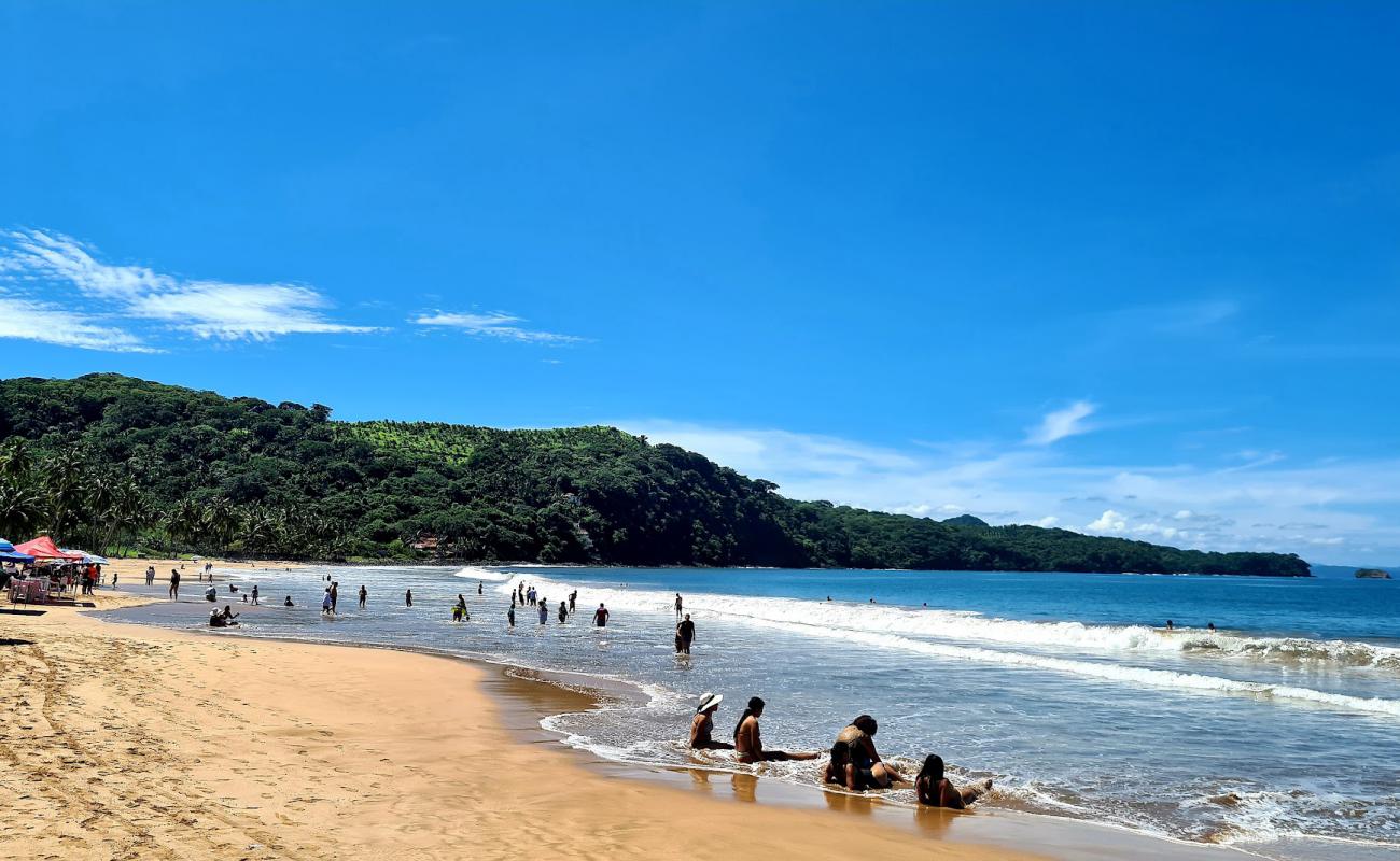 Foto af Playa Chacala med lys sand overflade