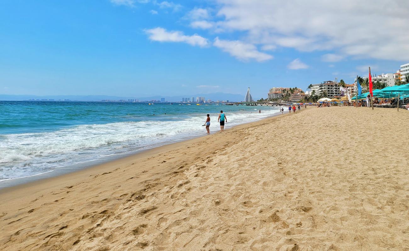 Foto af Los Muertos beach med lys fint sand overflade