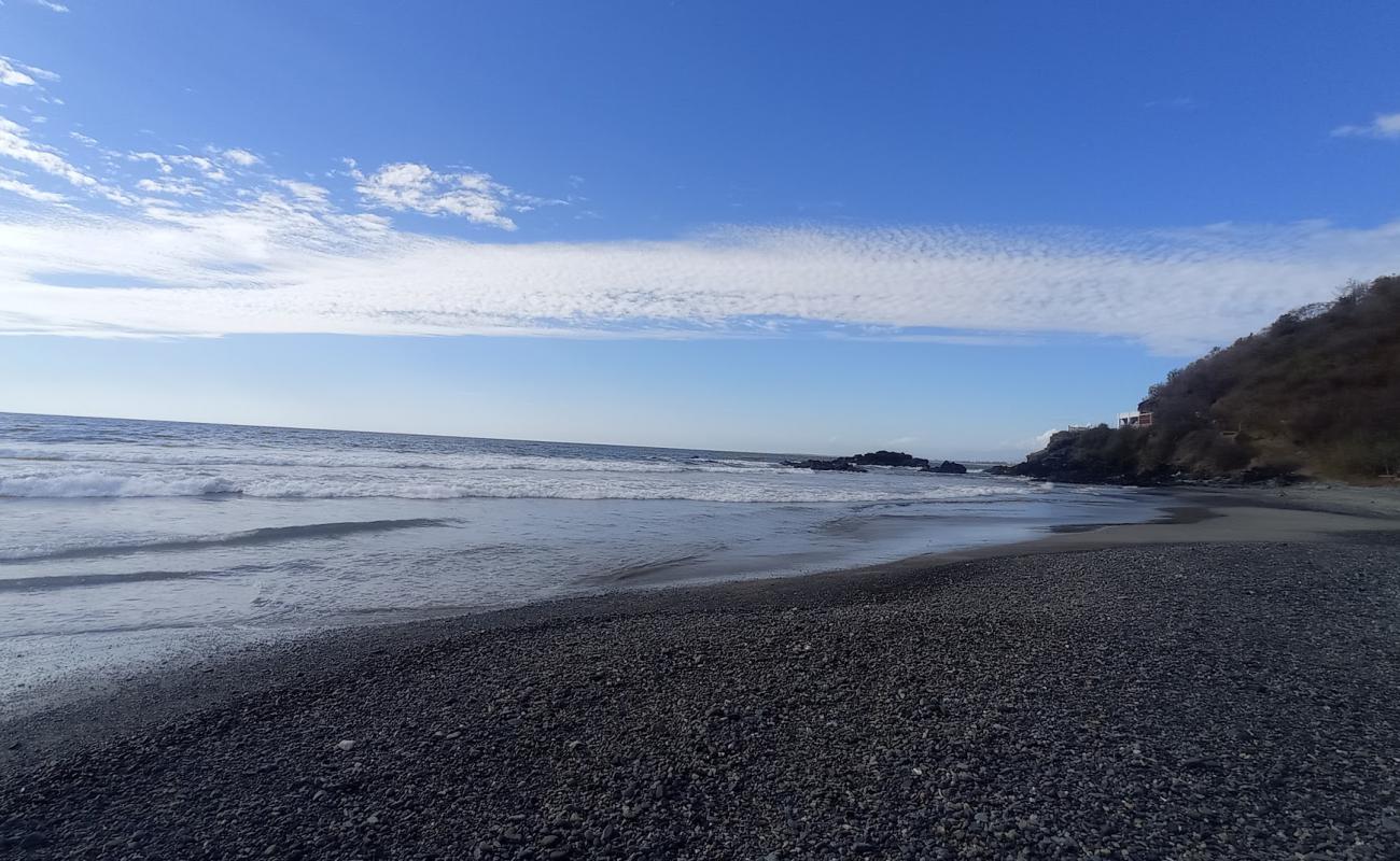 Foto af Tamarindillo beach med sort sand og småsten overflade