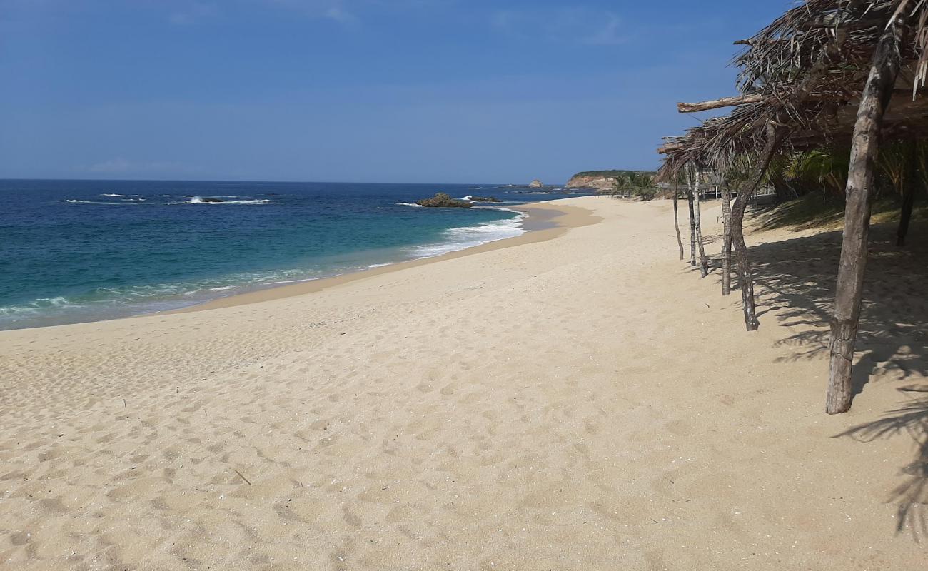 Foto af Playa La Palma Sola med lys sand overflade