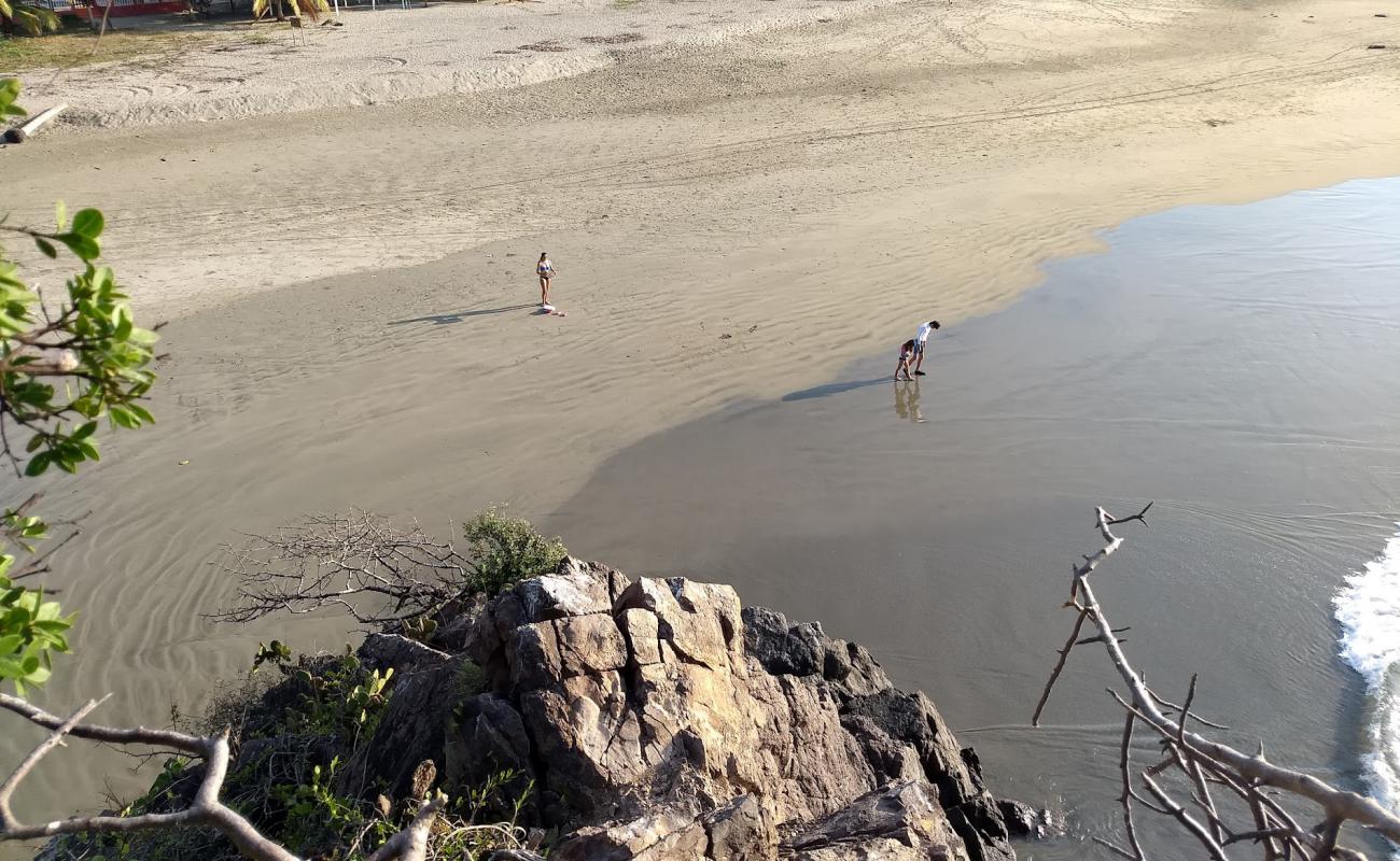 Foto af Playa Chuquiapan med brunt sand overflade