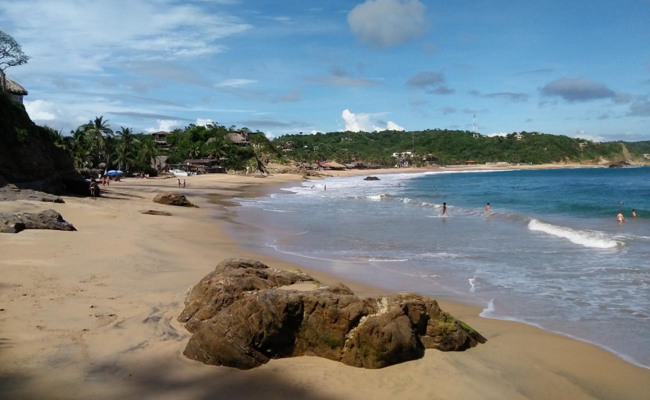 Foto af Playa Mazunte med lys fint sand overflade