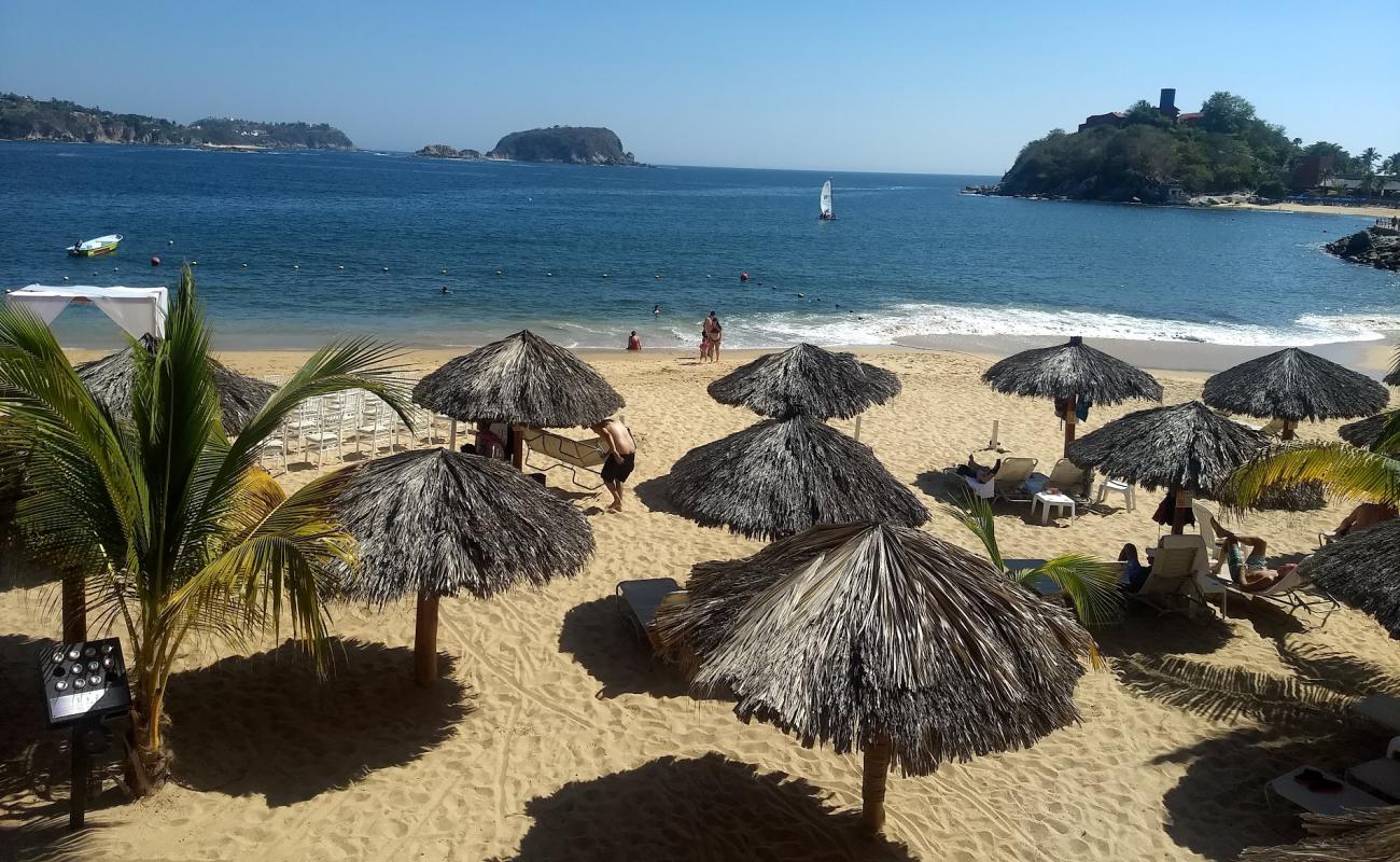 Foto af Tangolunda beach med lys fint sand overflade