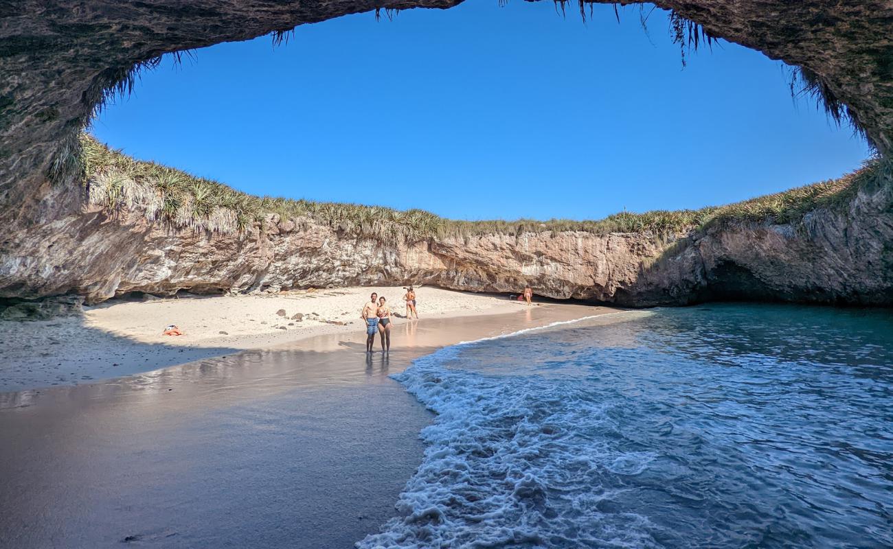 Foto af Playa del Amor (Hidden beach) med lys sand overflade