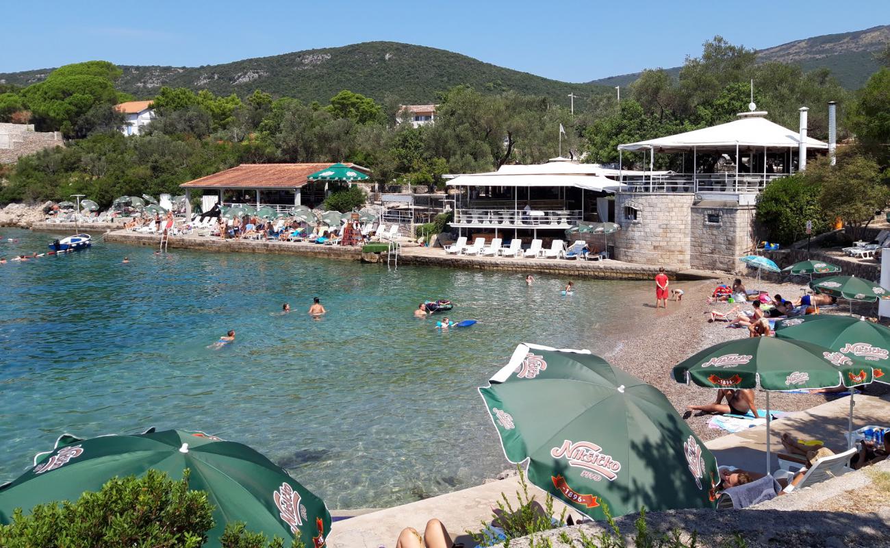 Foto af Mirishta beach med sten overflade