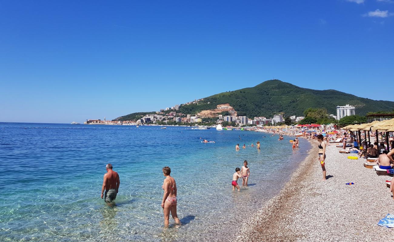 Foto af Budva Strand med let fin sten overflade