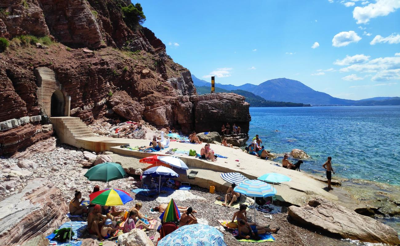 Foto af Devachen beach med brunt sand og sten overflade