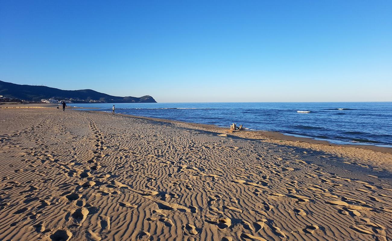 Foto af Plage de Cabo Negro med lys fint sand overflade