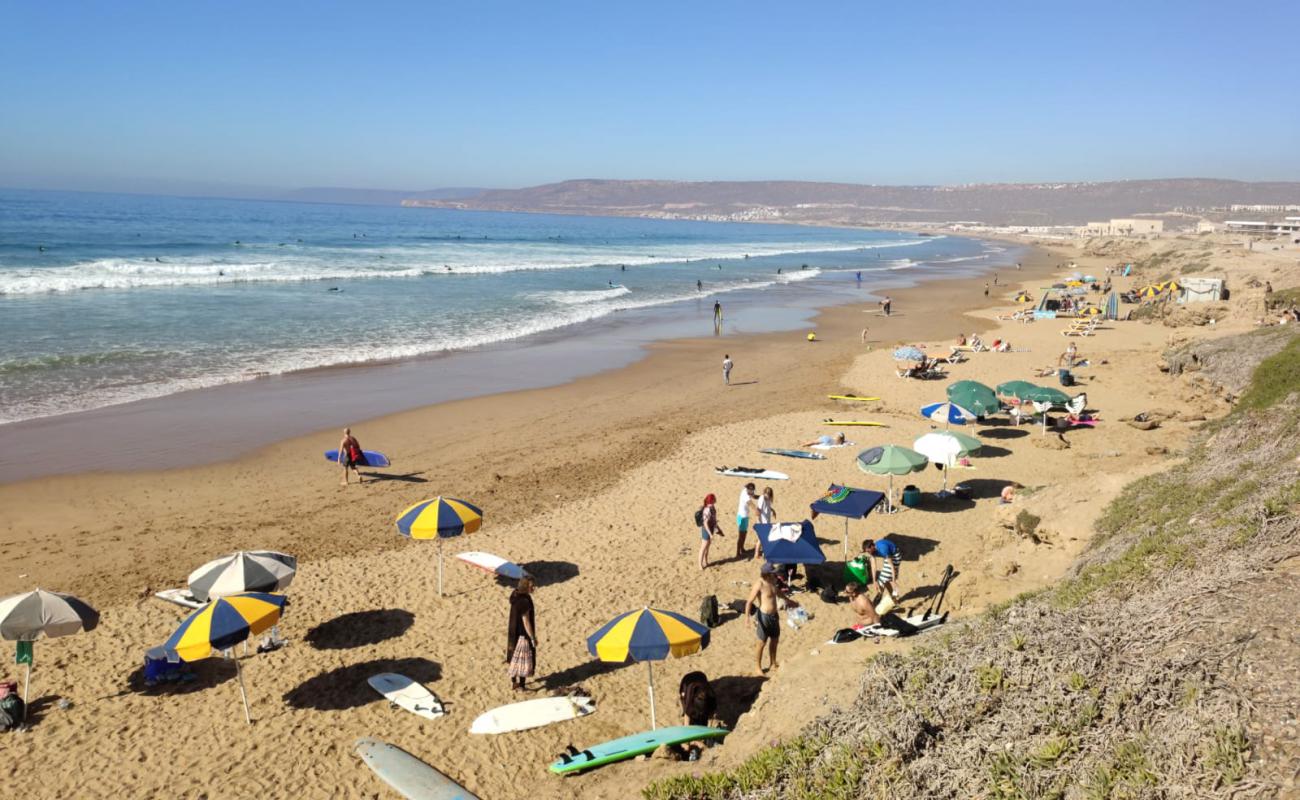 Foto af Taghazout Strand med lys fint sand overflade