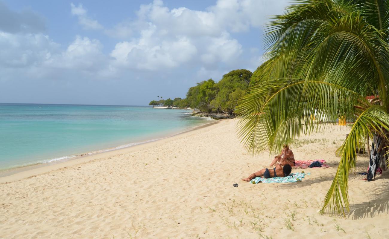 Foto af Fosters beach med lys sand overflade