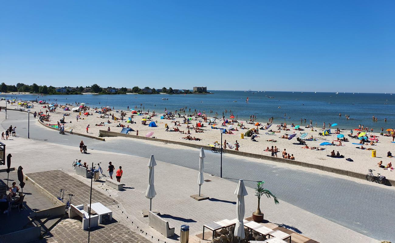 Foto af Makkum strand med lys sand overflade