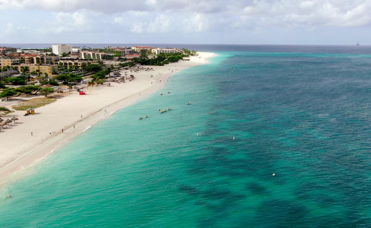 Foto af Eagle Strand med hvidt fint sand overflade