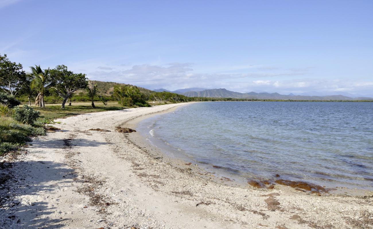 Foto af Public Picnic Beach med lyst sand & sten overflade