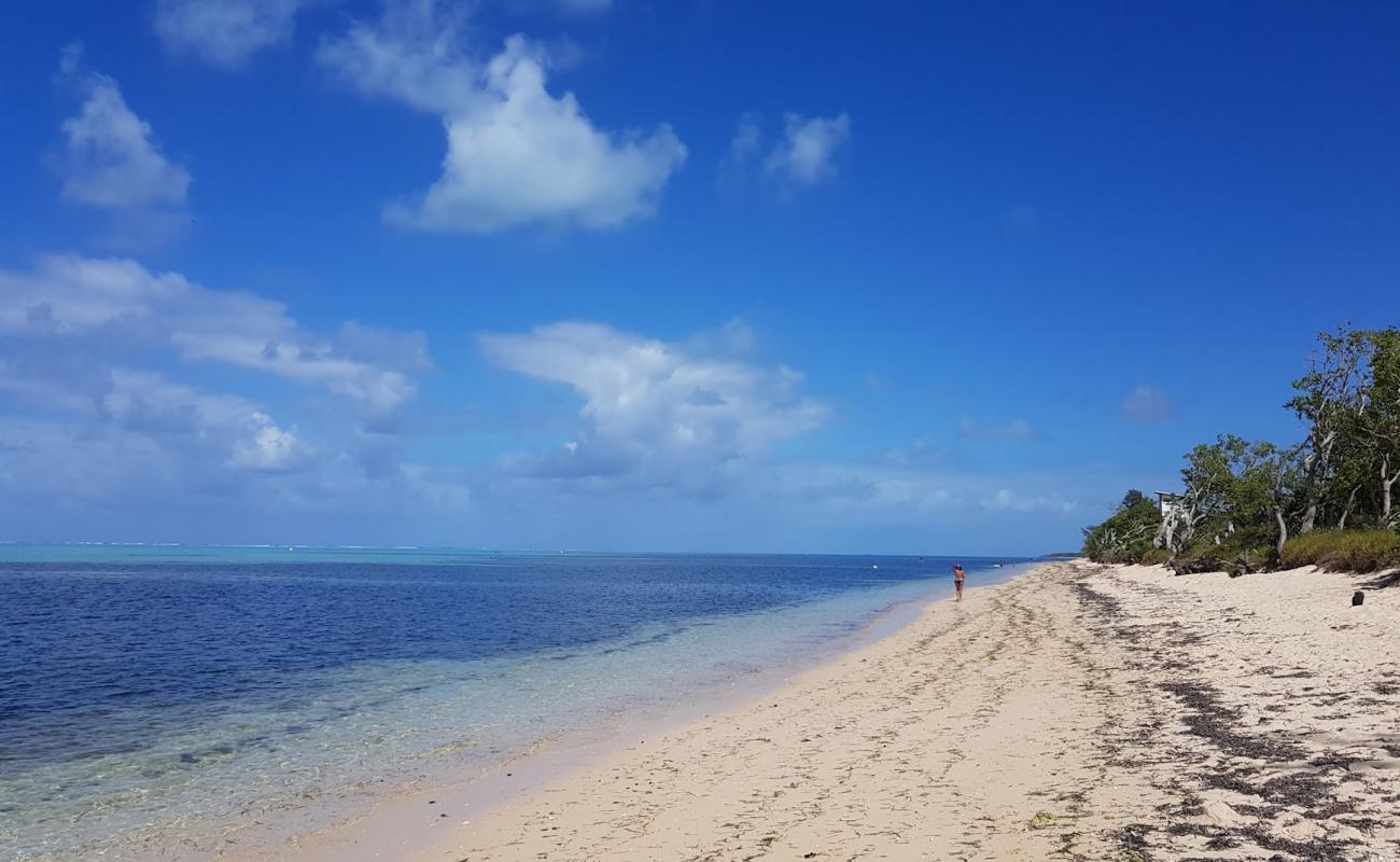 Foto af Poe Beach med lys sand overflade