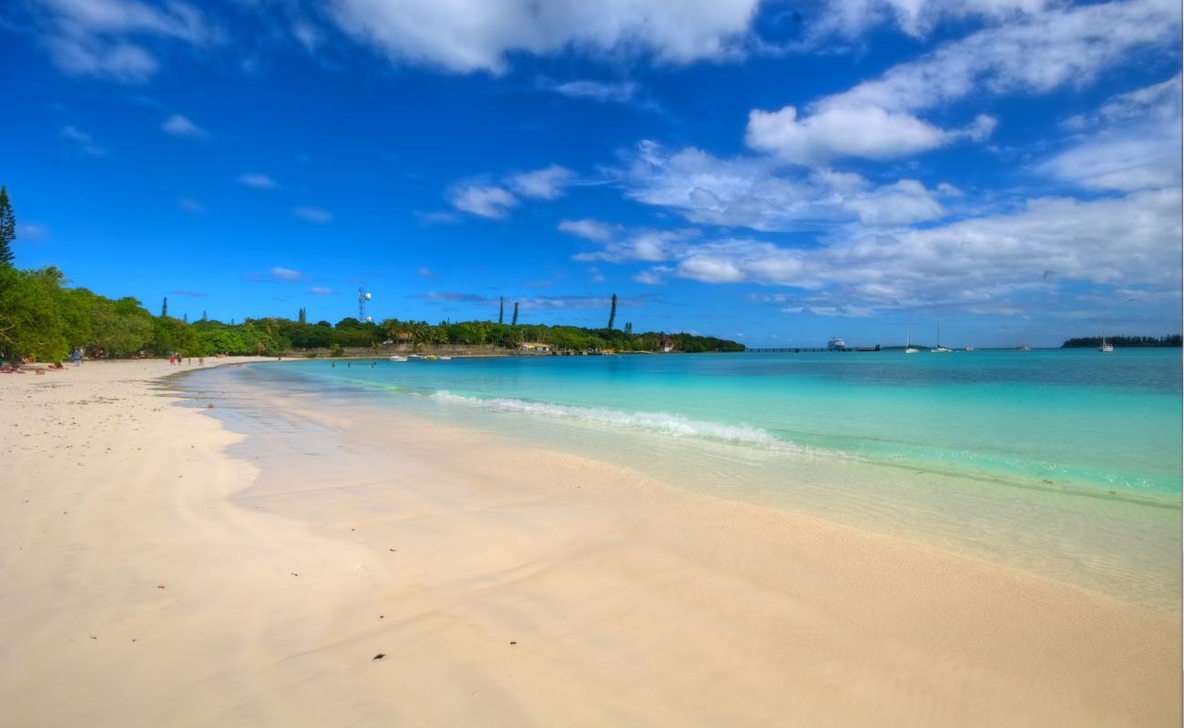 Foto af Kuto Strand med hvidt fint sand overflade