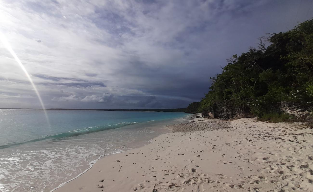 Foto af Ognat Beach med hvidt fint sand overflade