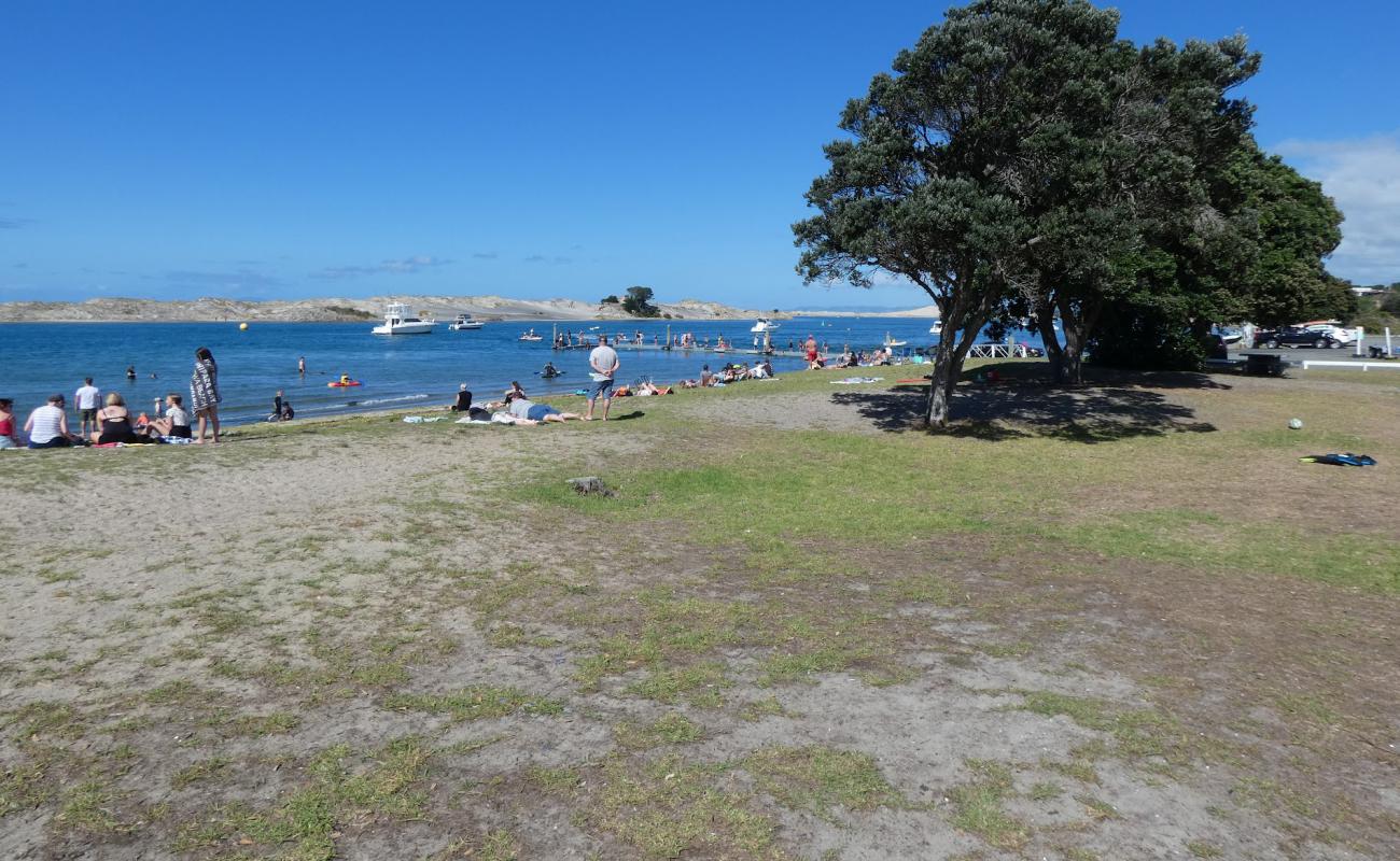 Foto af Mangawhai Beach med let fin sten overflade