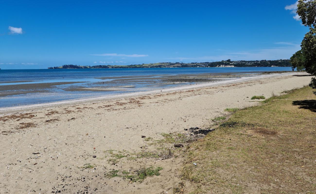 Foto af Brick Bay Beach med lys sand overflade