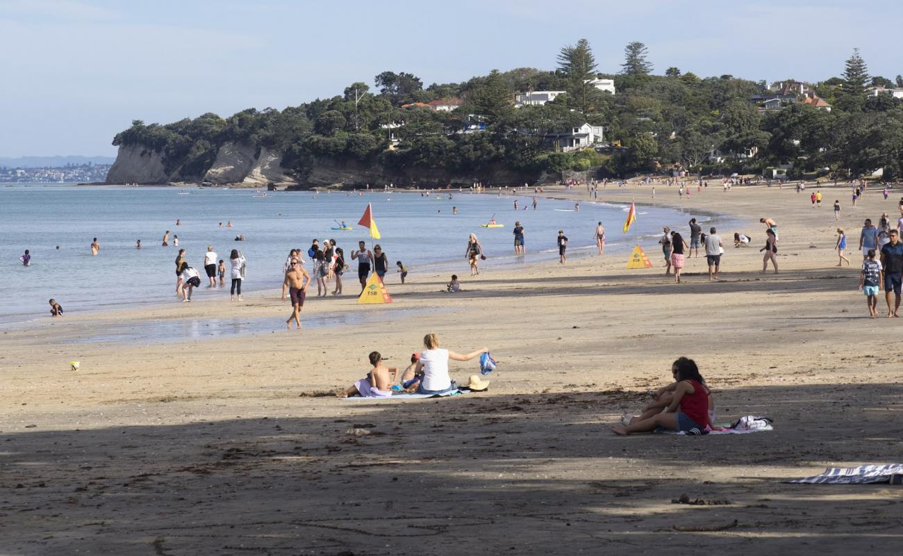 Foto af Takapuna Beach med lys sand overflade