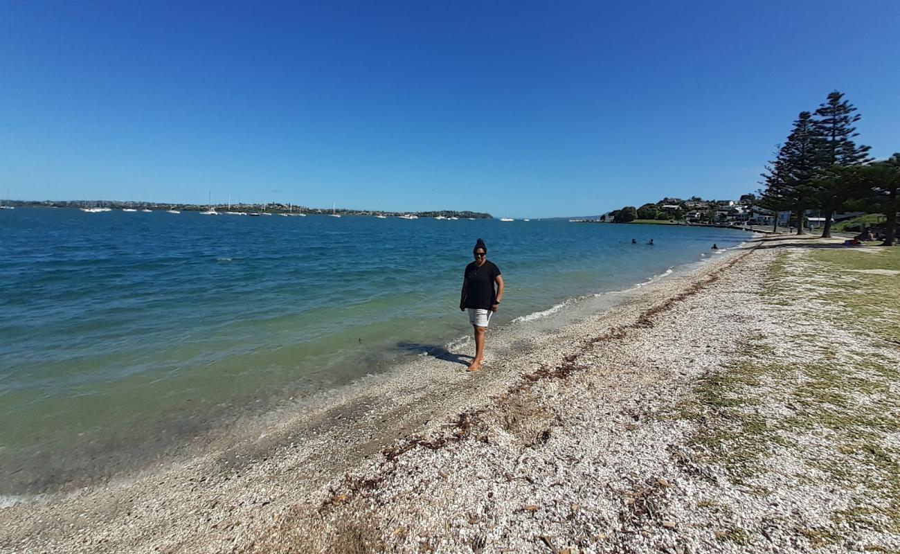 Foto af Half Moon Bay Beach med lys skaldesand overflade