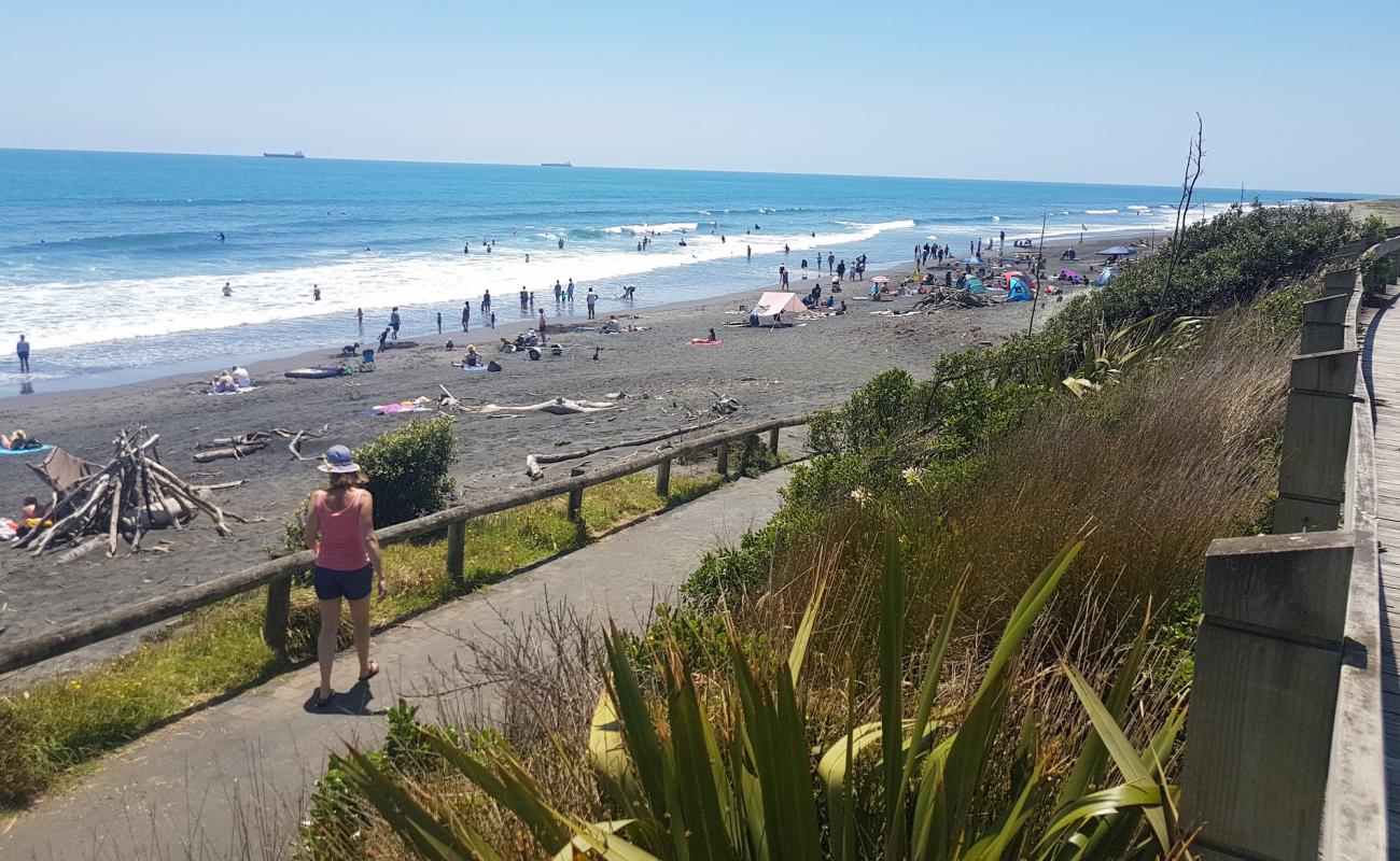 Foto af Fitzroy Beach med grå sand overflade