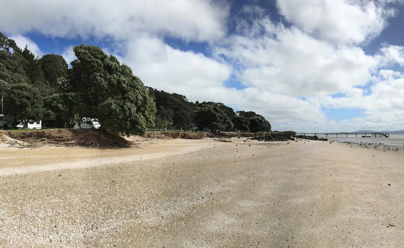 Foto af Shelly Beach med lys sand overflade