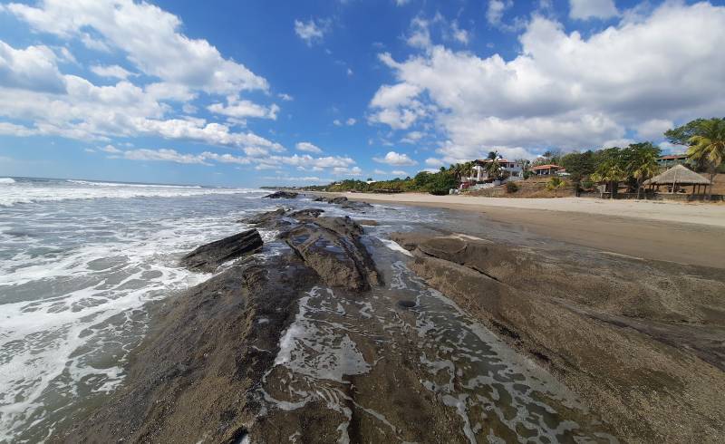 Foto af Playa Pochomil Viejo med let fin sten overflade