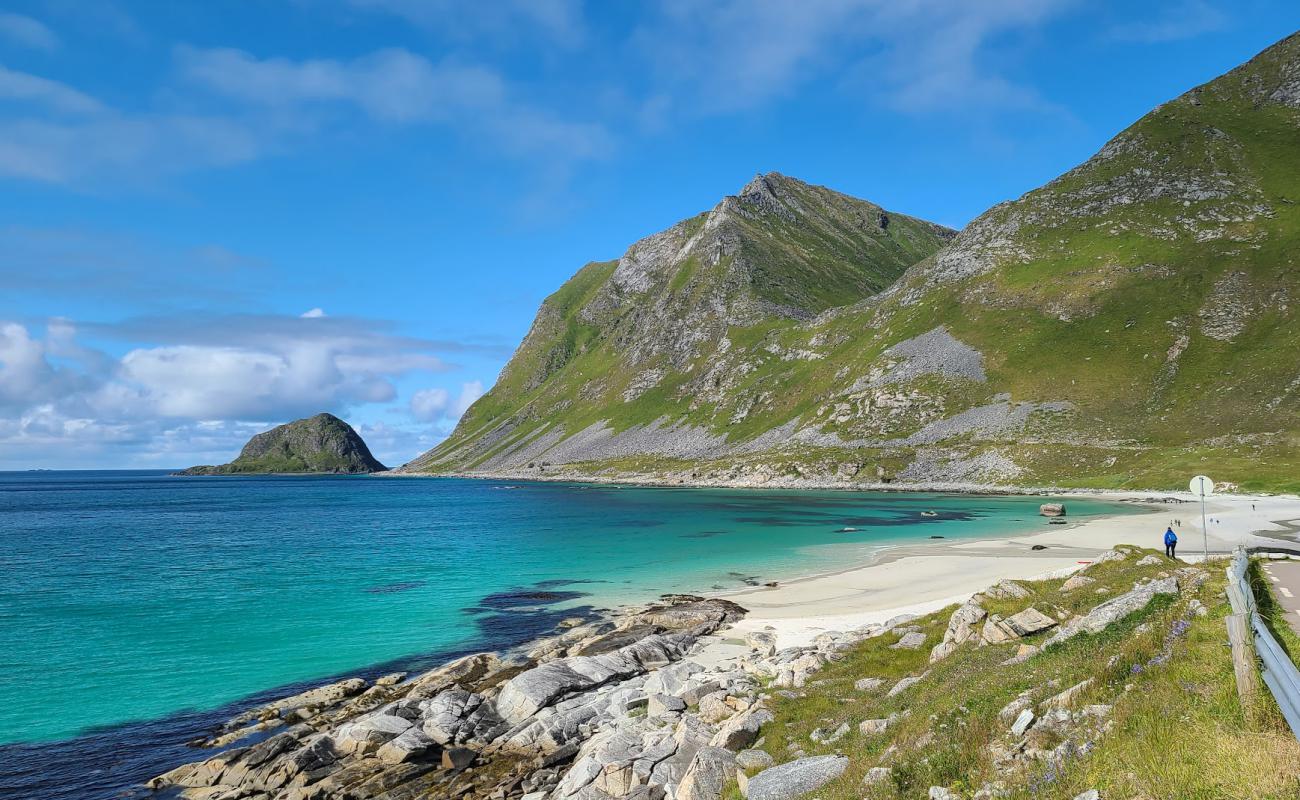 Foto af Haukland Strand med lys sand overflade