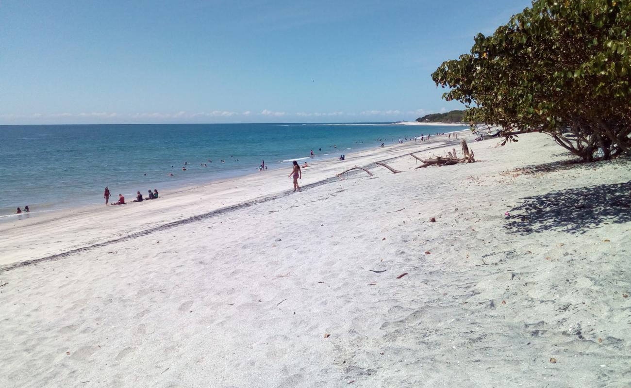 Foto af Hermita Beach med grå sand overflade