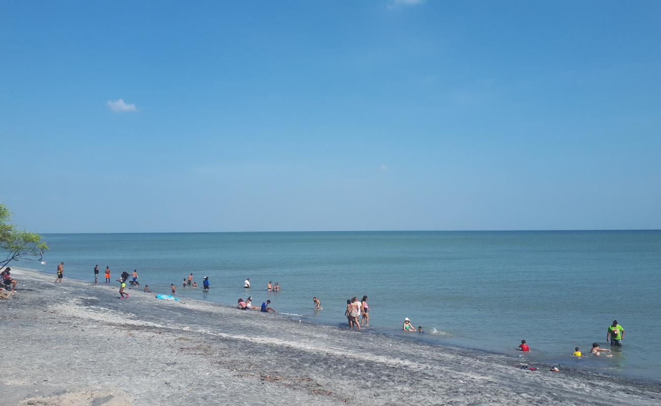 Foto af Teta Beach med grå sand overflade