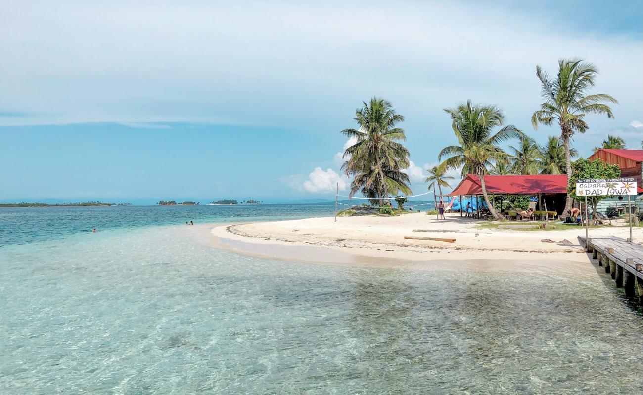 Foto af Niadub Island beach med hvidt fint sand overflade