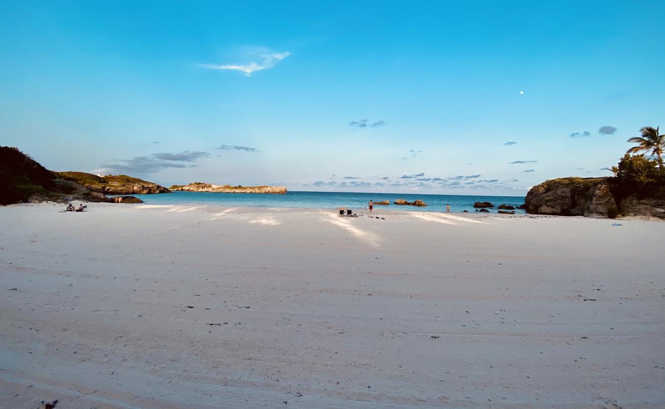 Foto af Frick's beach med hvidt sand overflade