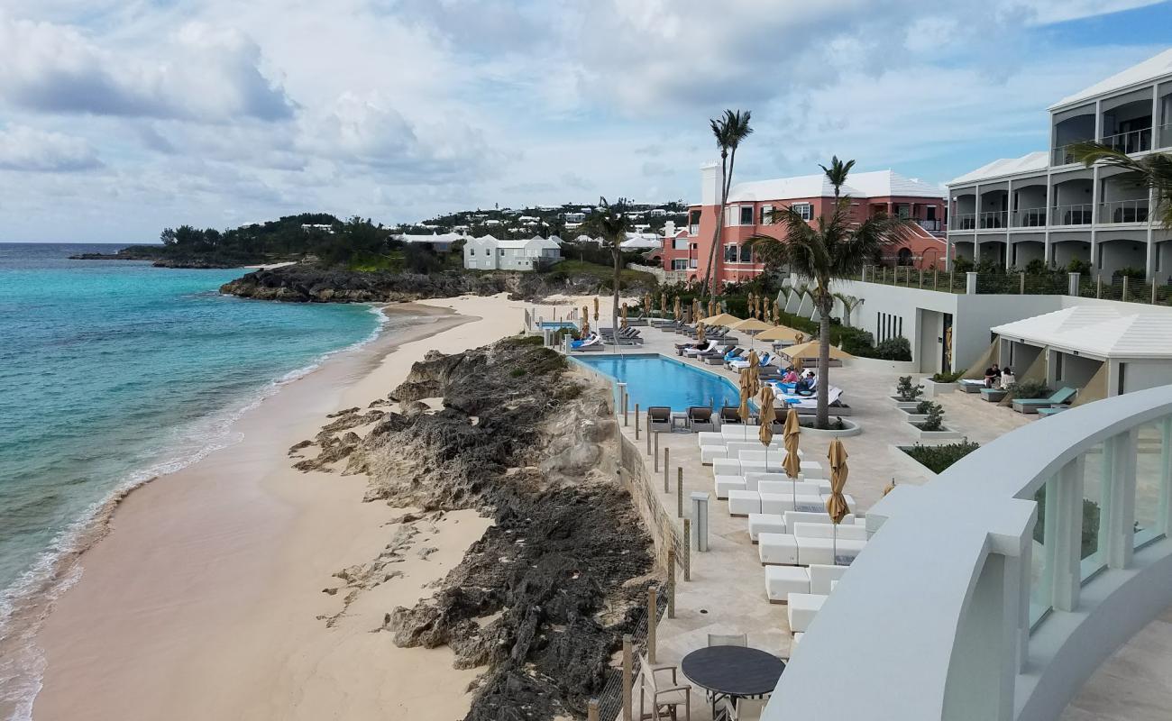 Foto af Pink Beach - East med lys fint sand overflade