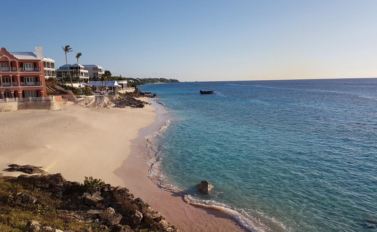 Foto af Pink Beach - West med lys fint sand overflade