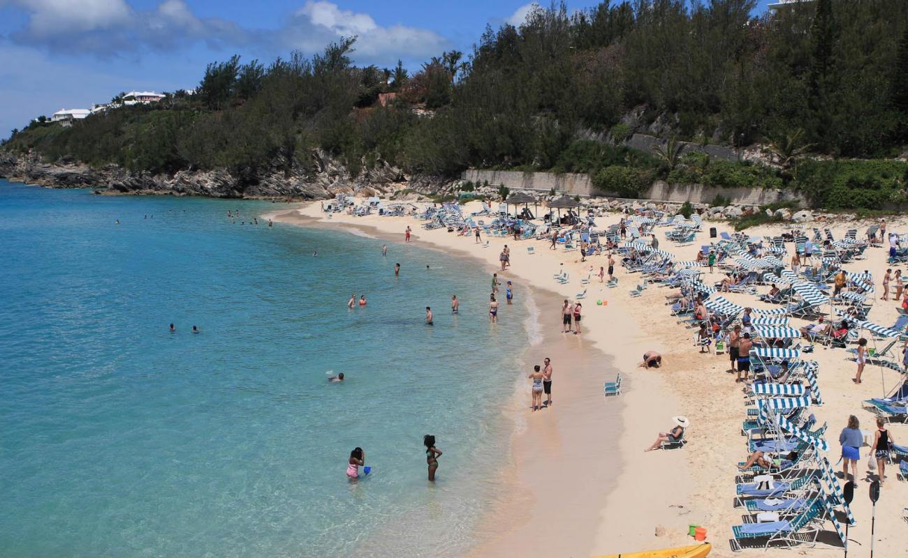 Foto af East Whale Bay Beach med lyserødt sand overflade