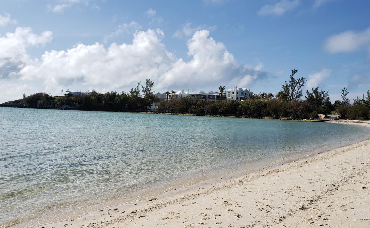 Foto af Shelly Bay Beach med lys sand overflade