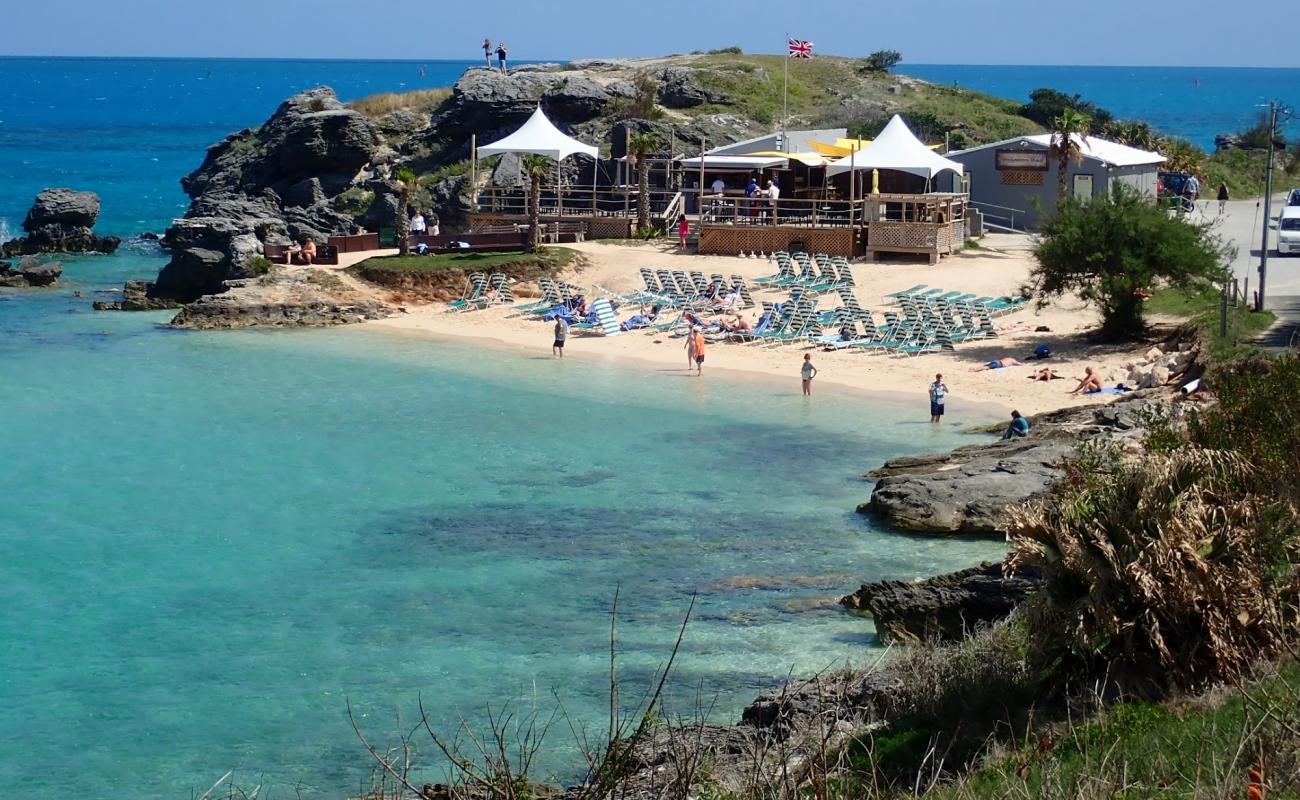 Foto af Tobacco Bay Beach med lys sand overflade