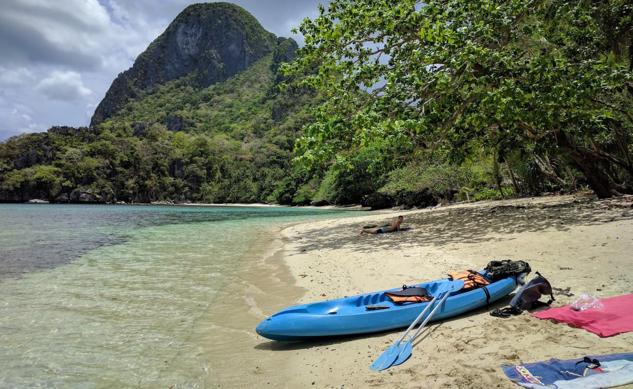 Foto af Paradise Beach med lys sand overflade