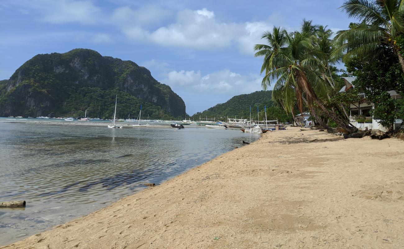 Foto af Corong Corong Beach med lys sand overflade