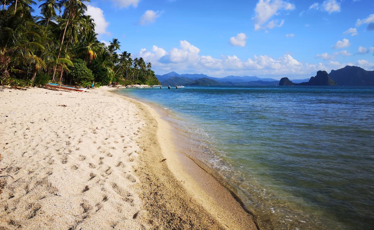 Foto af Dolarog Beach med lys sand overflade