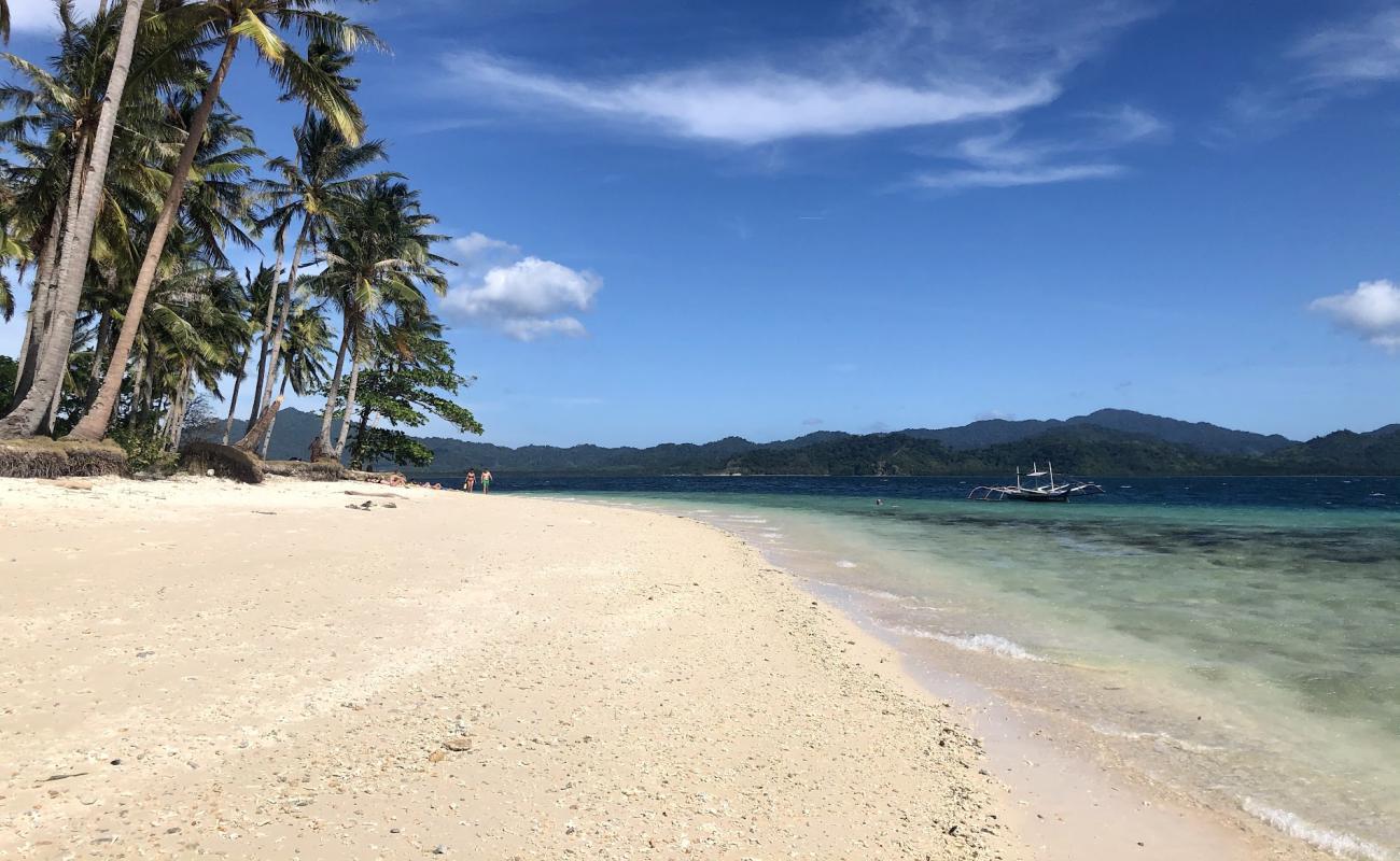 Foto af Ipil Strand med lys sand overflade