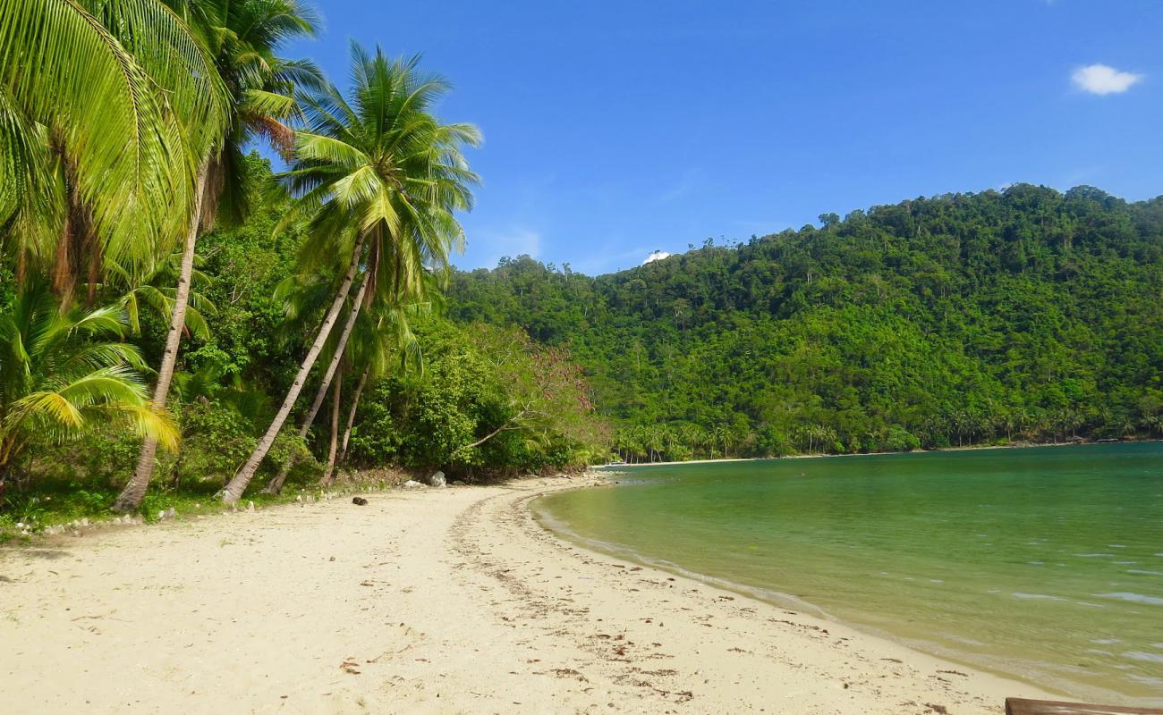 Foto af Ibobonuwang Beach med lys sand overflade