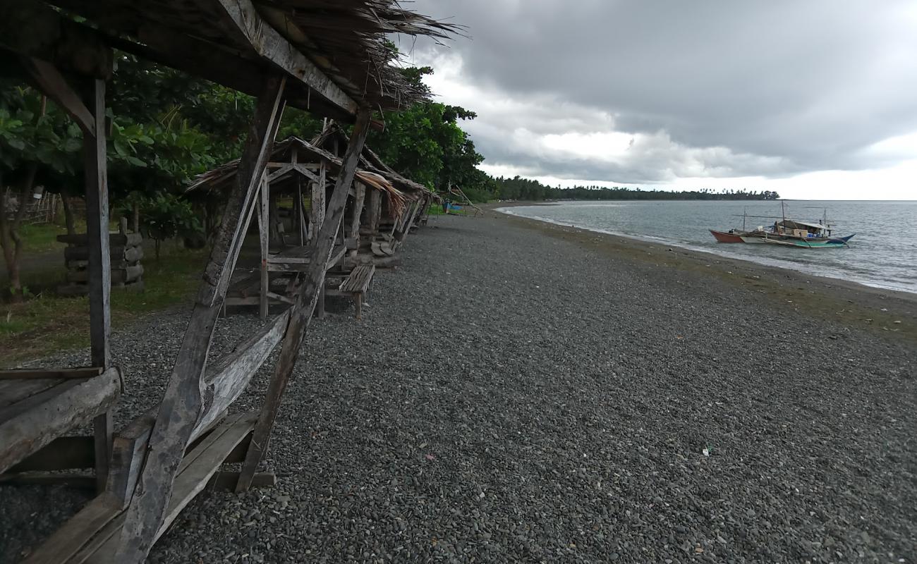 Foto af Aralar Beach Resort med gråt sand og småsten overflade