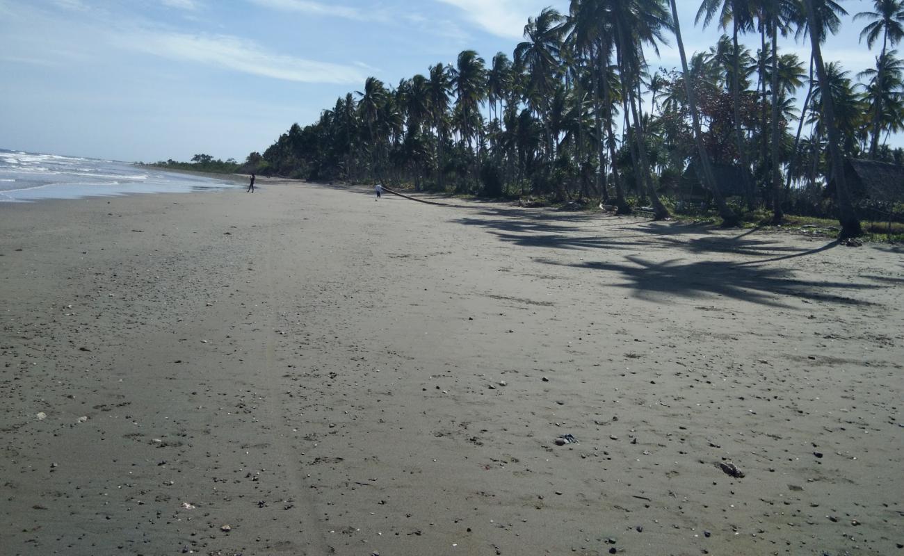 Foto af Kamuning Beach med lys sand overflade