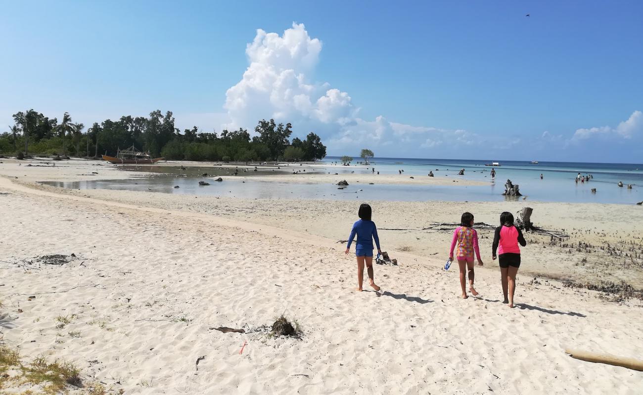 Foto af Puting Buhangin Beach med hvidt fint sand overflade